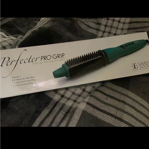 ‼️NEW‼️ Calista Perfecter Pro Grip Hair Styler - Teal